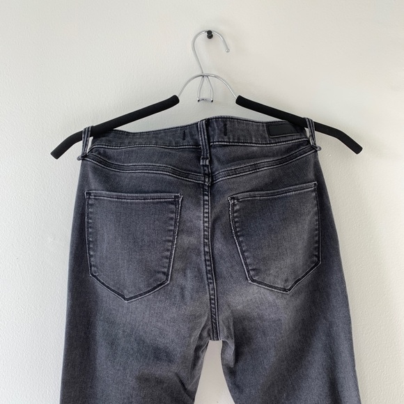 Abercrombie Signature Collection Ripped Knee Skinny Jeans (Short) - Picture 4 of 6